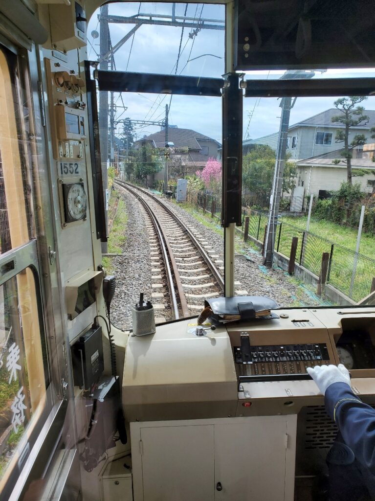 江ノ電の先頭車両からの見え方